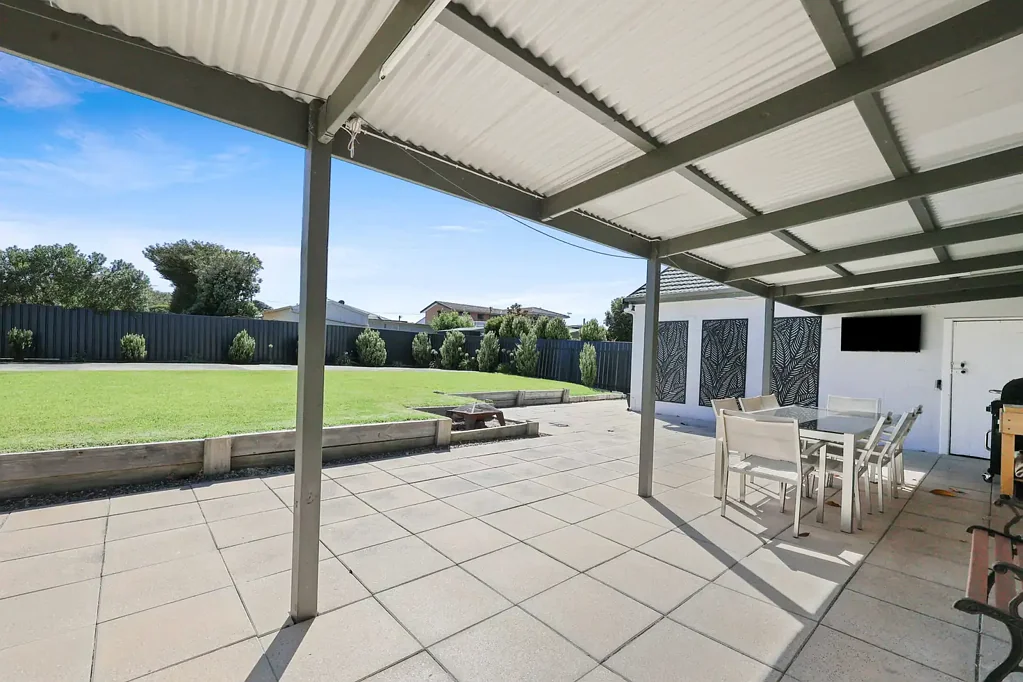 Fully furnished Family Home with ocean views - 4 Bed 2 living areas & secure backyard