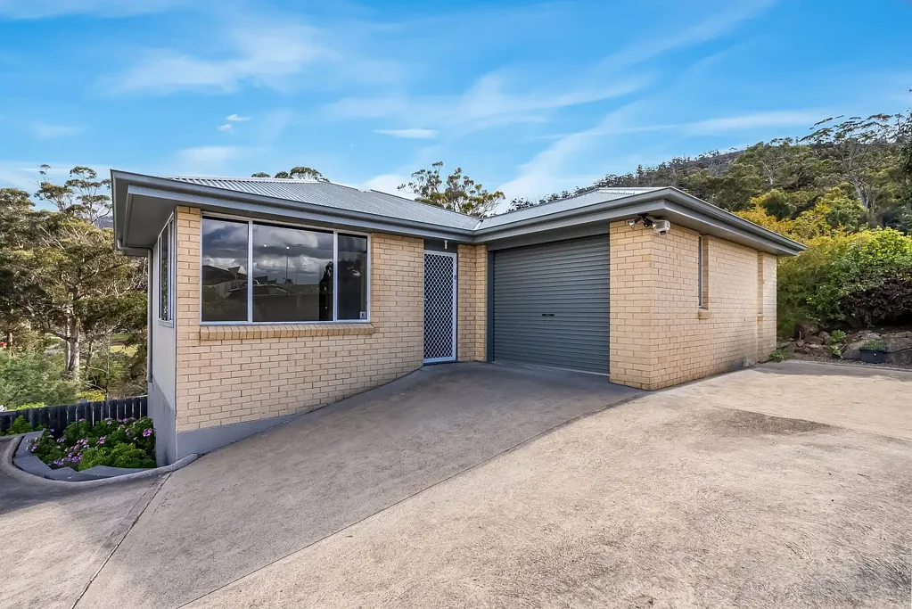 2/9 Coach Road, Chigwell, TAS 7011