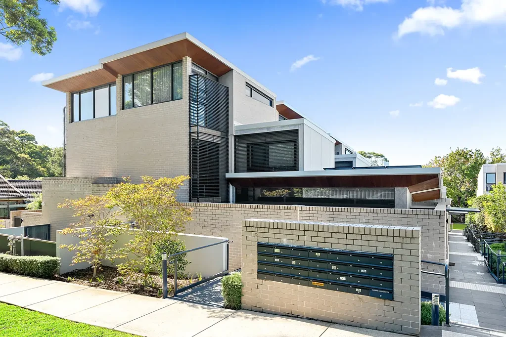 Artarmon 4Zimmer Luxury Family Townhouse with Two Master Suites & 228 sqm on Title