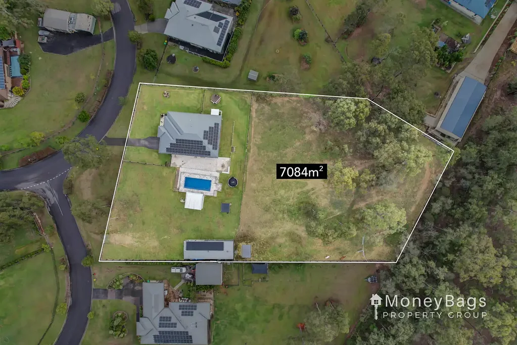 Riverbend 4ਬੈੱਡਰੂਮ Grand-Scale Family Living with Pool, Shed & Paddock on a whopping 7,084m²