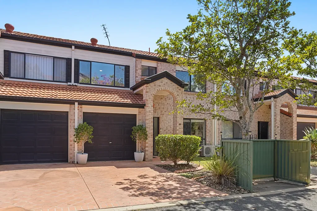 Pacific Pines 3ਬੈੱਡਰੂਮ Freshly Updated Split-Level Home with Exceptional Privacy and Comfort!