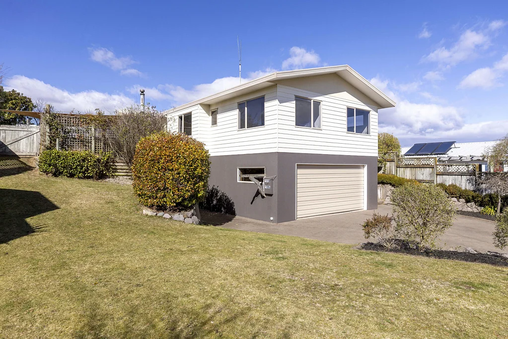 Nukuhau 3房  Elevated, updated & move-in ready