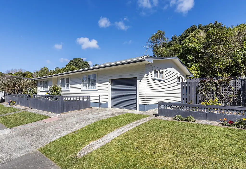 2A Wilfred Street, Tawa, Wellington