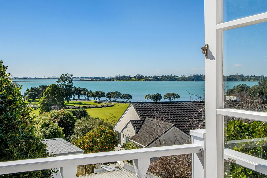 Tauranga South 4 Bedroom Avenues character, harbour views