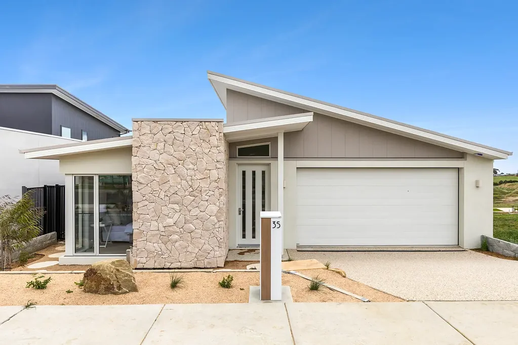 Portarlington 4Moenga Luxurious Coastal Living with Panoramic Bay Views