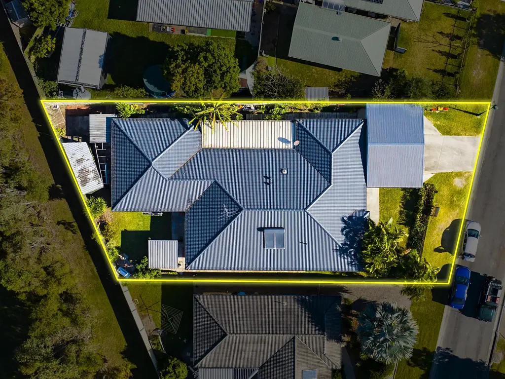 Deception Bay 6房 宽敞四卧两卫 794m²宽地块 合法两卧granny flat 高端Caesarstone厨房 ILVE/Miele家电 全屋空调 宁静家庭街道 侧门通道泳池空间 便利学校交通 Expansive Family Home on 794m² Block - Space, Style & Flexibility