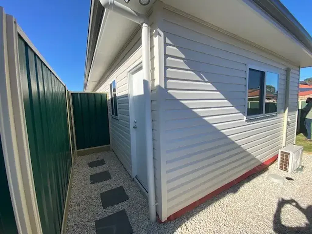 Modern 2 Bedroom Granny Flat with water included