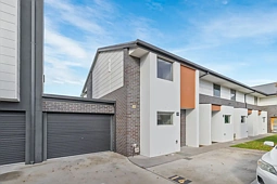 13/8 Henry Kendall Street, Franklin