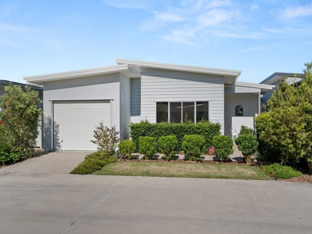 Bongaree 2Moenga Luxury Resort-Style Living on Bribie's Waterfront - swimming pool, tennis, gym and more! 
Don't wait! By private inspection only