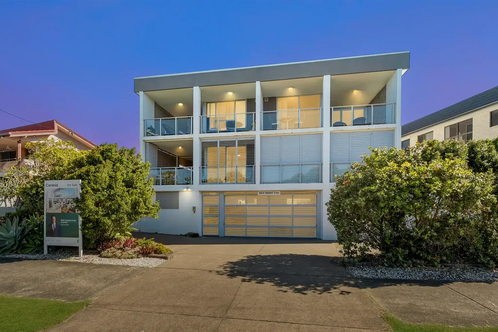 Woorim 3 Bedroom Absolute Beachfront Living on Bribie Island