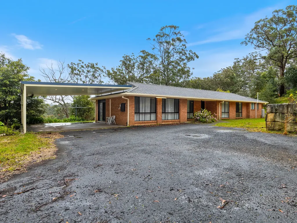 Spacious Family Acreage Living in Lisarow