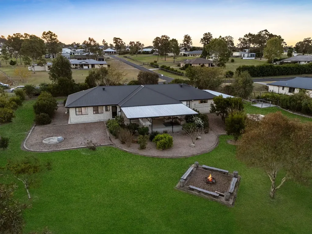 Hatton Vale Equestrian Lifestyle Retreat on 13 Acres - The Ultimate Country Escape in Hatton Vale
