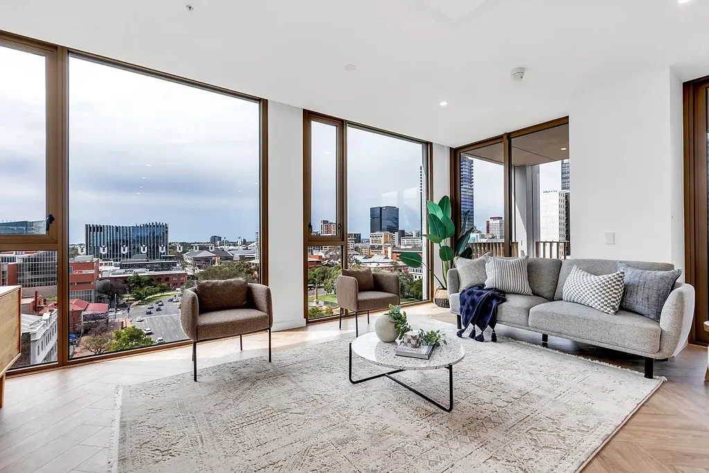 Adelaide 3房  North/East Position Overlooking the Lush Park