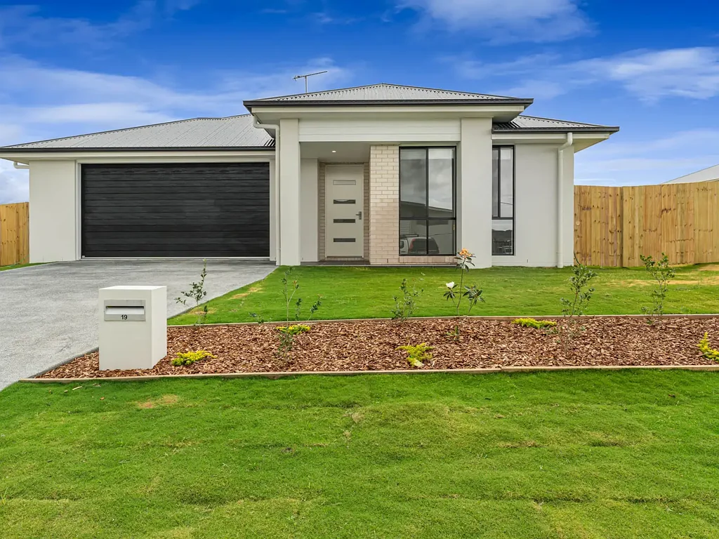 Stunning Nikenbah - Near New in the Springs - Light, Bright & Airy + Ducted Air Con