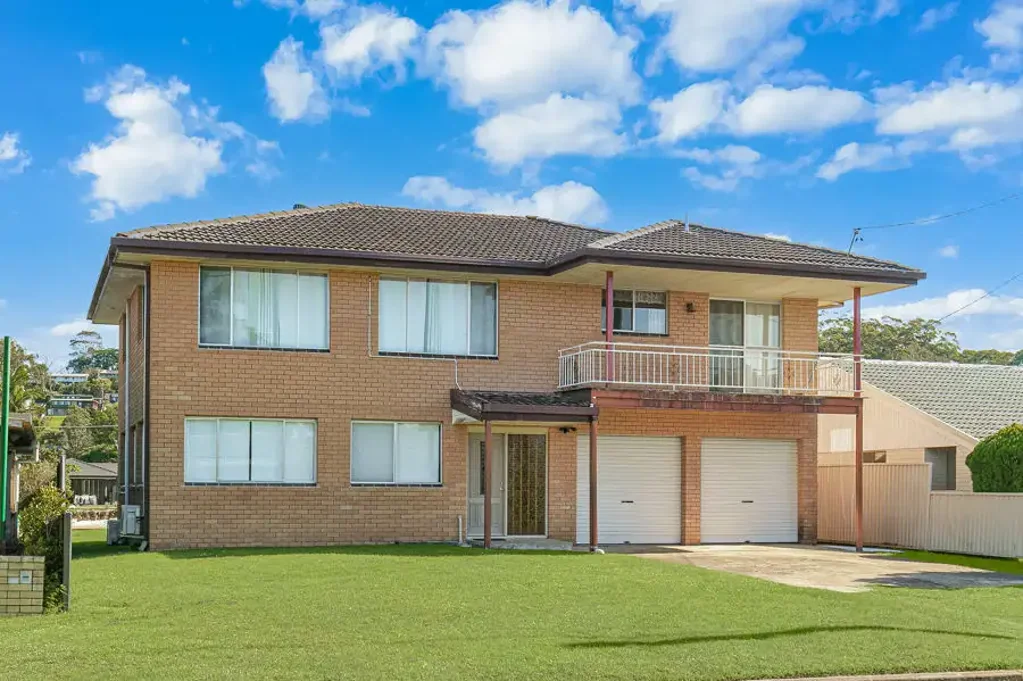 Tweed Heads West 5ਬੈੱਡਰੂਮ ORIGINAL SEAGULLS WATERFRONT - RIPE AND READY FOR RENOVATION.