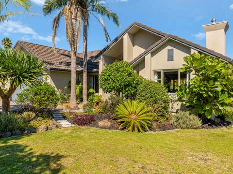 Gulf Harbour 4房  Single Level, Stunning and Seriously for Sale!
