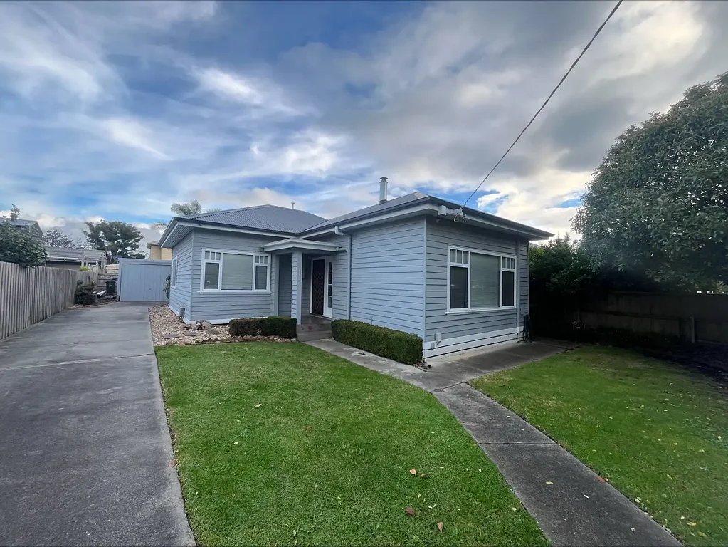 Garden Charm & Everyday Comfort — Right Here in Traralgon