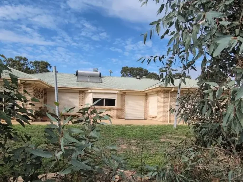 Tungkillo Classic old redgum country with dam, creek and moss rock charm.