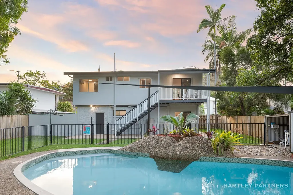 Mount Louisa 4房  Deluxe Poolside Dual Living