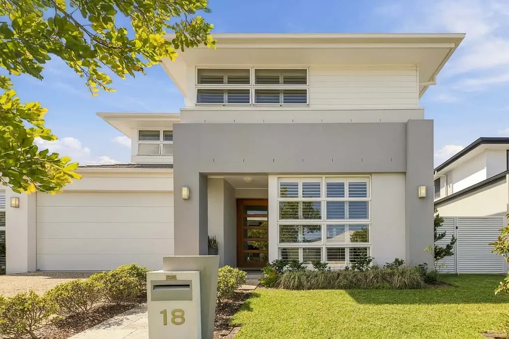 Newport 4Kwarto EXPANSIVE NEWPORT LIVING WITH ROOM FOR THE BOAT OR VAN