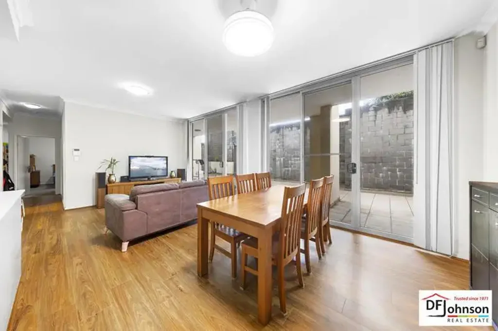 Carlingford 2બેડરૂમ GROUND FLOOR WITH HUGE COURTYARD