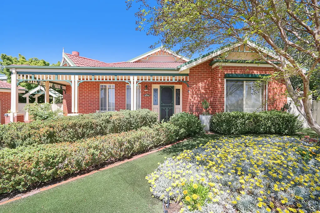 West Wodonga 4房  Modern Family Luxury with Space, Style & a Sparkling Pool