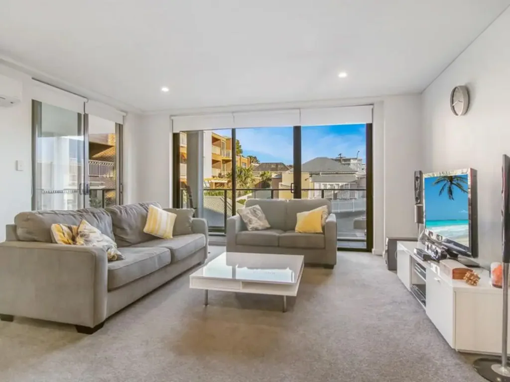 Stylish & Spacious Apartment in the Heart of Wollongong