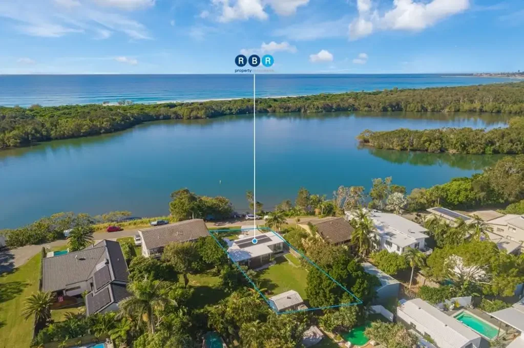 Fingal Head 3 Bedroom Lakeside Luxury in Fingal Head