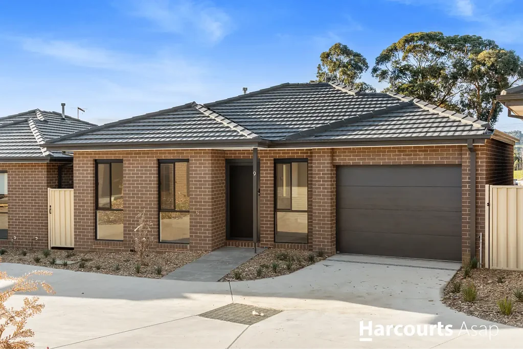 Pakenham 3房 黄金地段现代住宅 宽敞布局自然光 优质装修 购物便利 休闲娱乐 Enter through Lima Place, Pakenham