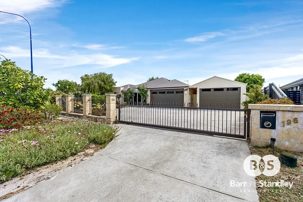 Australind 4Kwarto Spacious Living on a Corner Block with Workshop/ Studio & Amazing Outdoor Spaces!