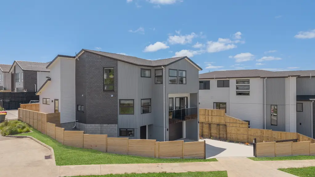 Flat Bush 6Moenga Reserve Living! Bonus with the home!