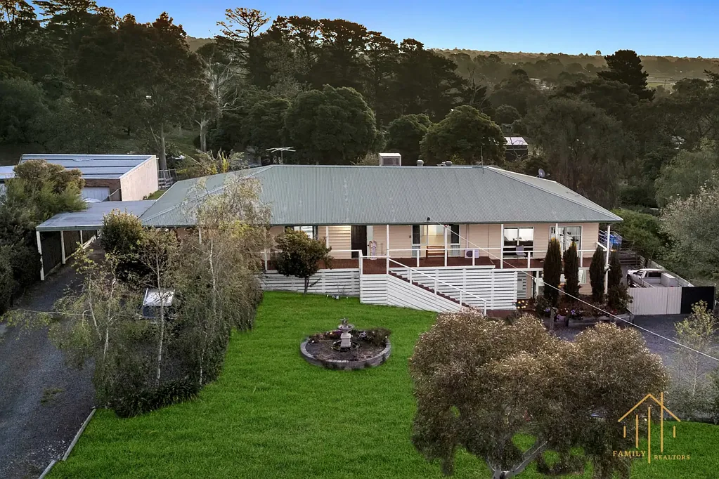 Cranbourne South 5房 4159平米广阔天地 半乡村宁静环境 5卧4卫宽敞空间 现代厨卫精装修 多区娱乐聚会场所 室内泳池景观花园 停车储物空间充足 紧邻便利设施学校 Lifestyle, Luxury & Space – Just One Street from the Prestigious Brompton Estate