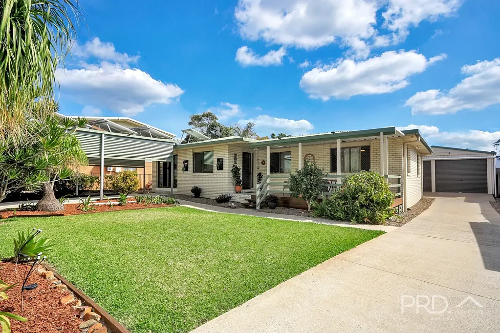 Urangan 3ਬੈੱਡਰੂਮ NEAT 3 BEDROOM HOME - 2 LARGE LIVING AREAS - GREAT REAR DECK & FRONT PATIO - 6M X 6M SHED - HIGH CARPORT - QUIET CUL DE SAC - 200 M TO BOWLS CLUB