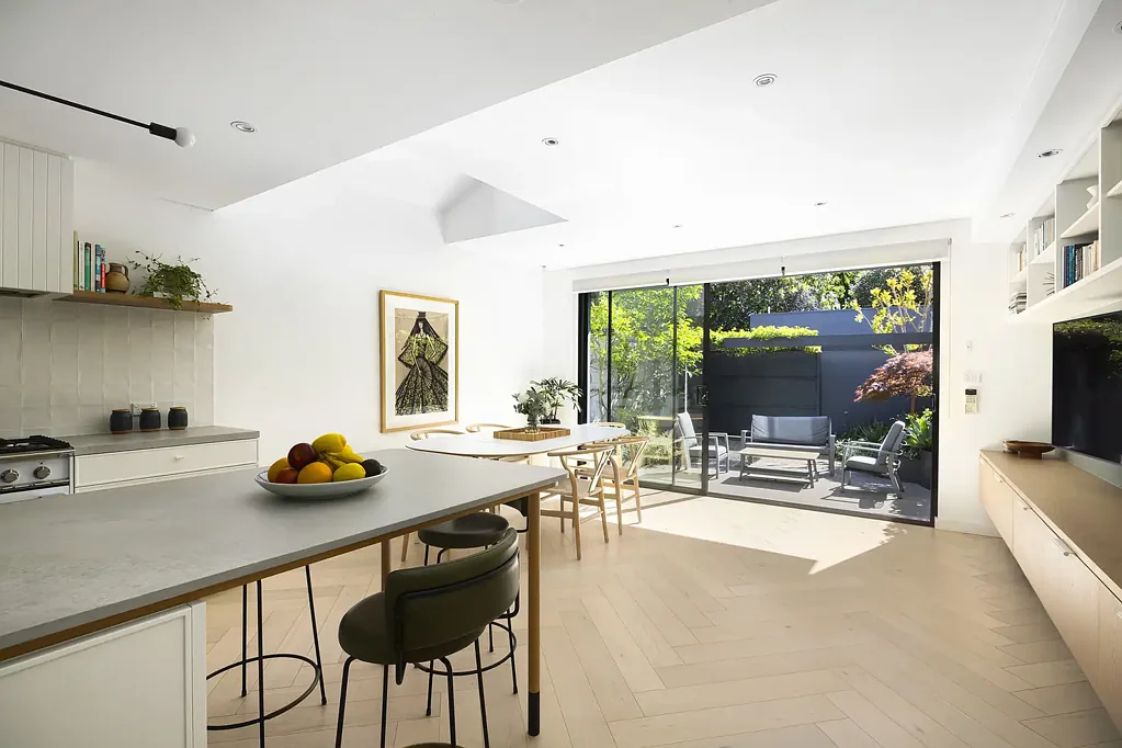 Queens Park 4ਬੈੱਡਰੂਮ Quiet Luxury With A Family Focused Layout And Inspiring Gardens