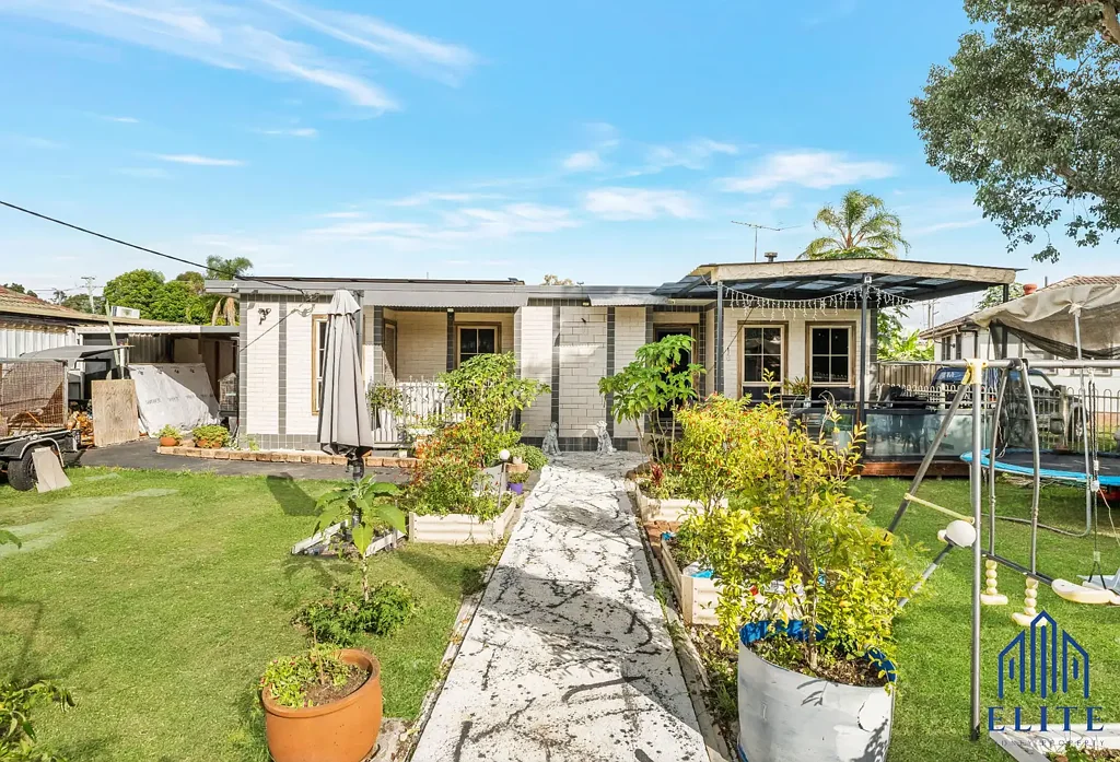 Cartwright 6Phòng ngủ FAMILY HOME OR INVESTMENT OPPORTUNITY   - R4 ZONING (POTENTIAL $6000 PER MONTH RENTAL RETURN)