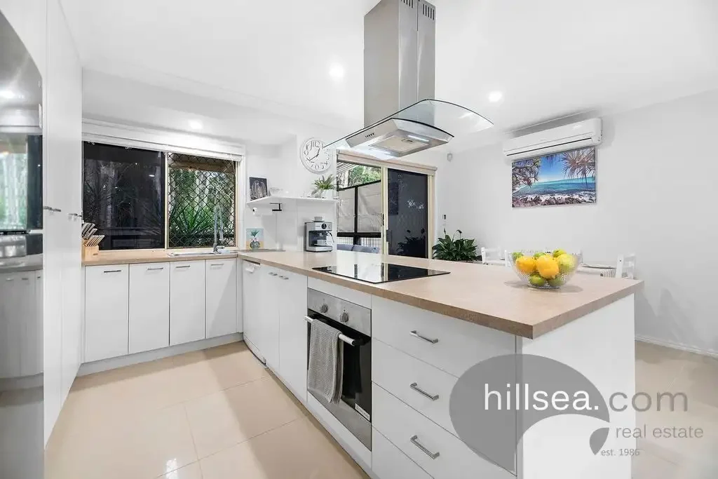 Runaway Bay 3chambre PRICE REDUCED – EXCEPTIONAL VALUE! OFFERS ABOVE $850,000