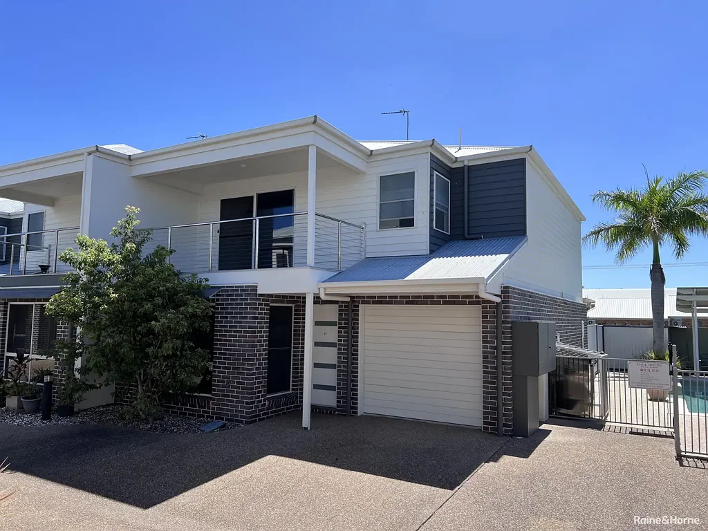 Beachside Townhouse Living - Walk to Everything