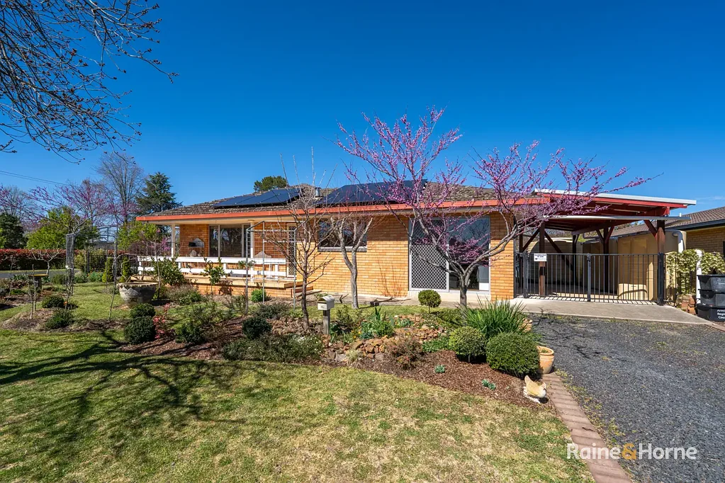 Armidale 6બેડરૂમ Corner-Block Duplex with Established Gardens