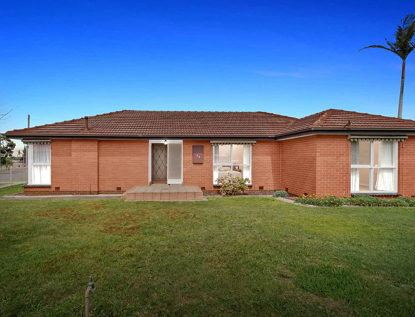 74 Brady Road, Dandenong North, South East Melbourne, 4 ห้องนอน, 1 ห้องน้ำ, House