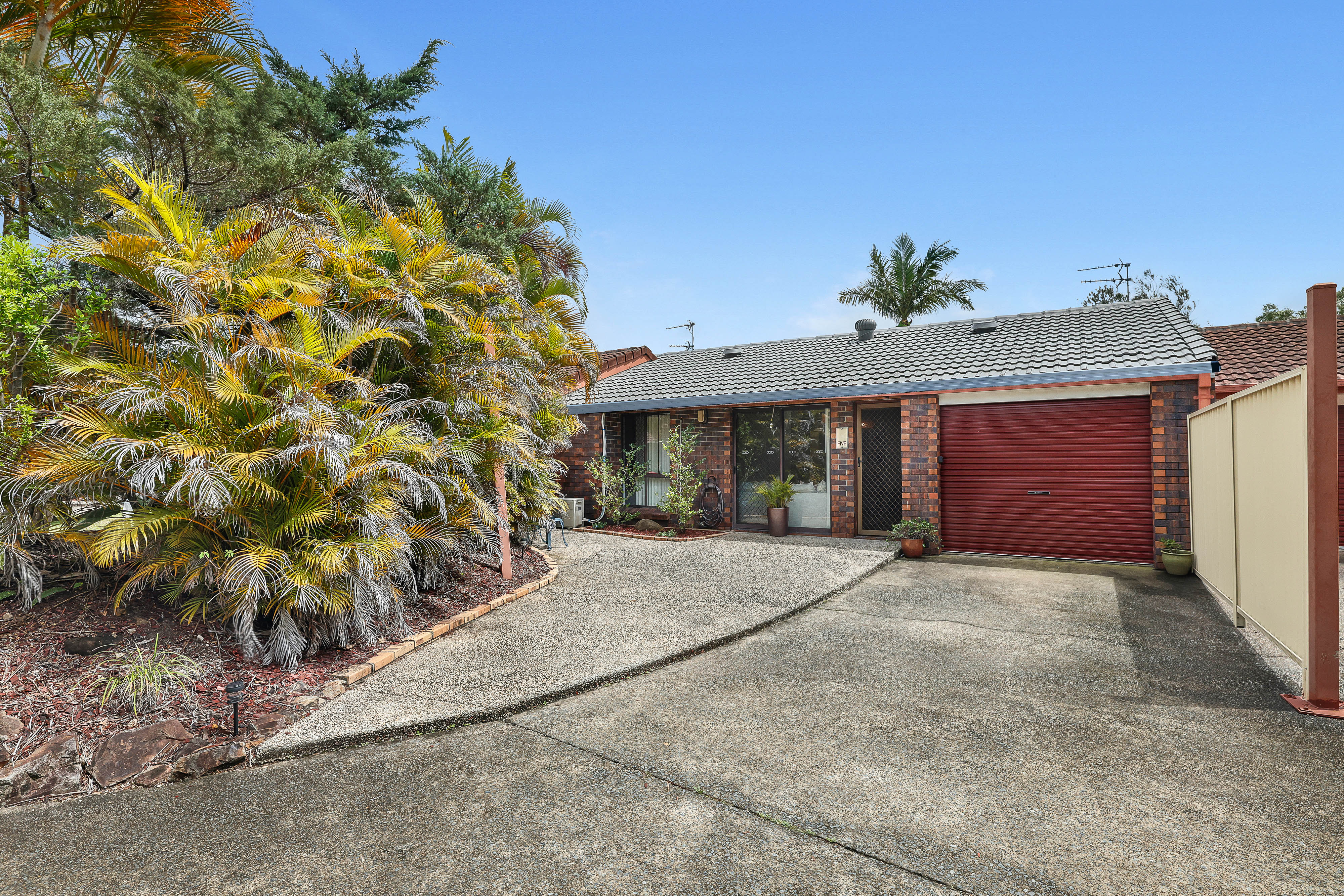 UNIT 5 1-5 UNIVERSAL ST, OXENFORD QLD 4210, 0部屋, 0バスルーム, Townhouse