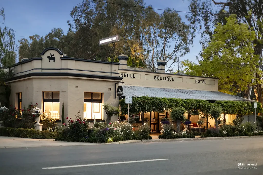 Echuca 6ห้องนอน The Historic Cock n Bull Boutique Hotel – A Rare Echuca Icon
