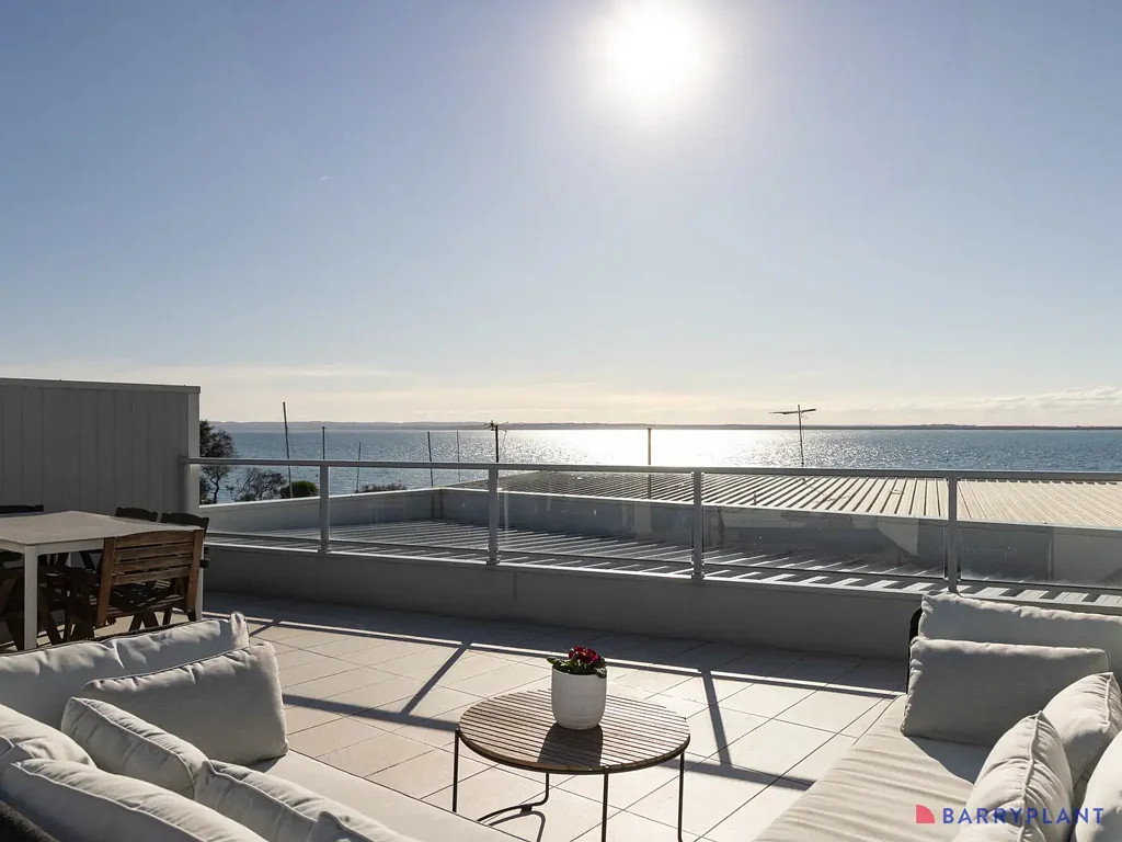Cowes 3 Bedroom Executive Townhouse with Breathtaking Bay Views – Prime Cowes Location