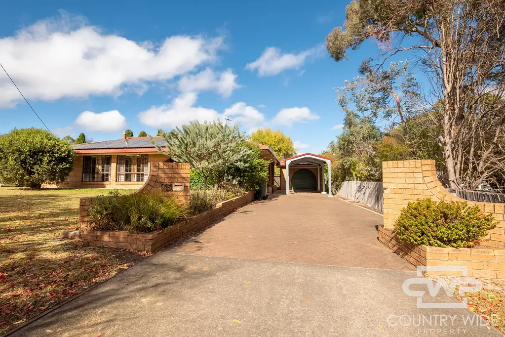 Glen Innes 4ਬੈੱਡਰੂਮ comfortable family living with plenty of space both inside and out.
