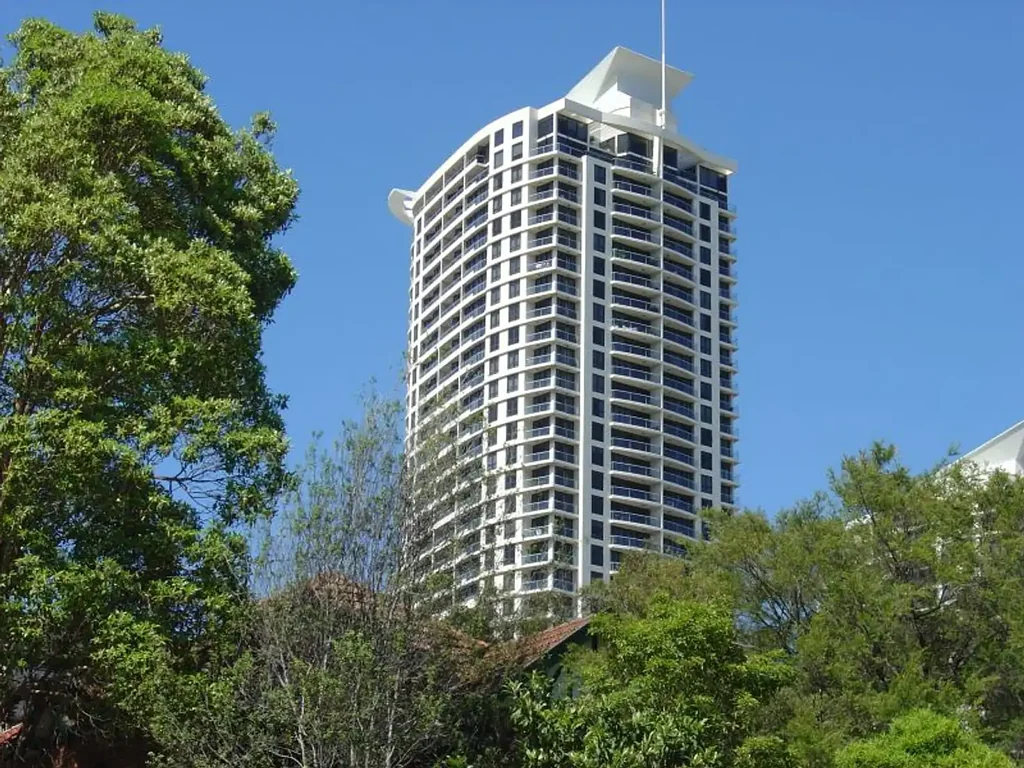 BIG, BOLD & EXCEPTIONALLY PRIVATE - PERFECT NORTH ASPECT!