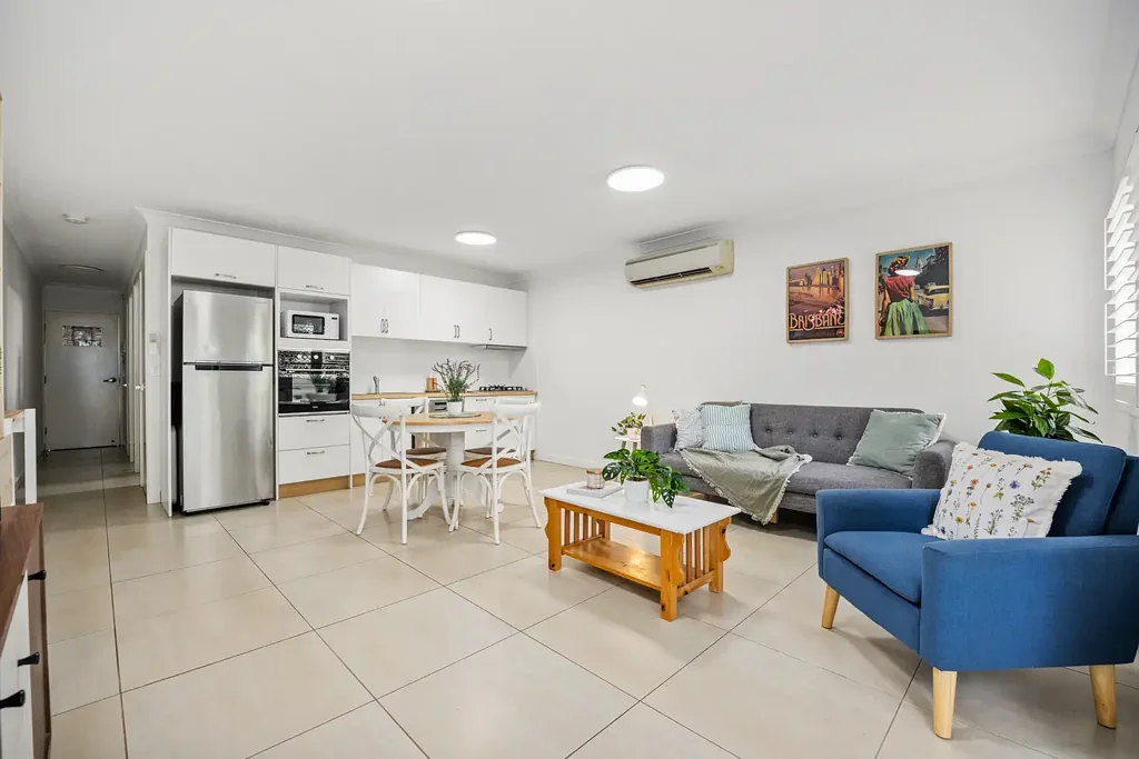 Enoggera 1Moenga Immaculately Renovated Ground Floor Unit With Balcony & Courtyard