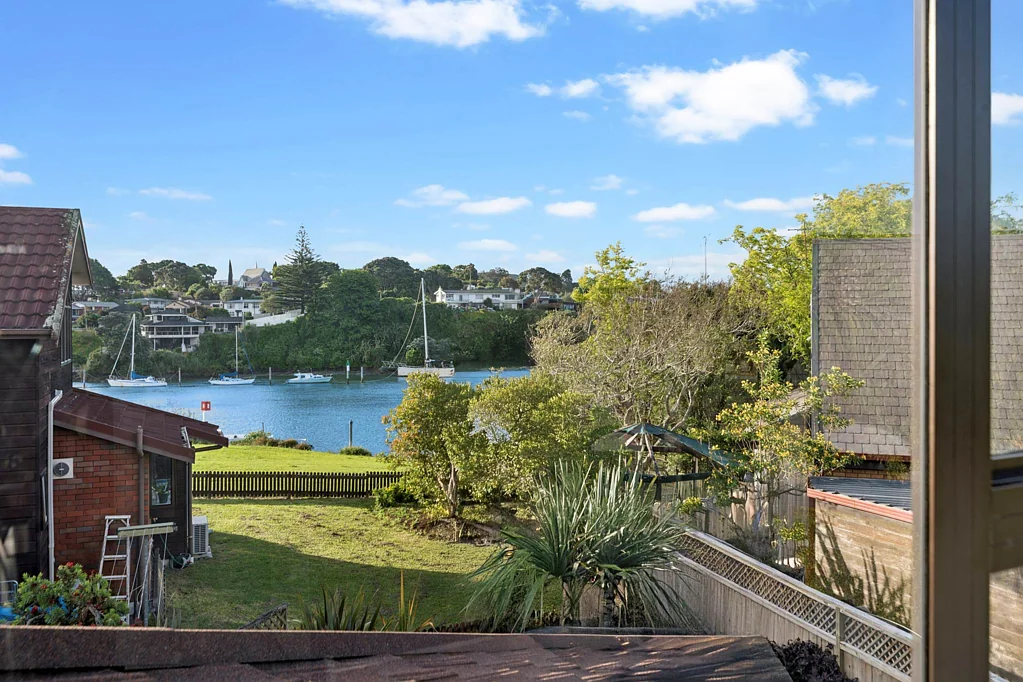 Pakuranga 3 Bedroom Waterfront Gem - Every Day’s a Holiday