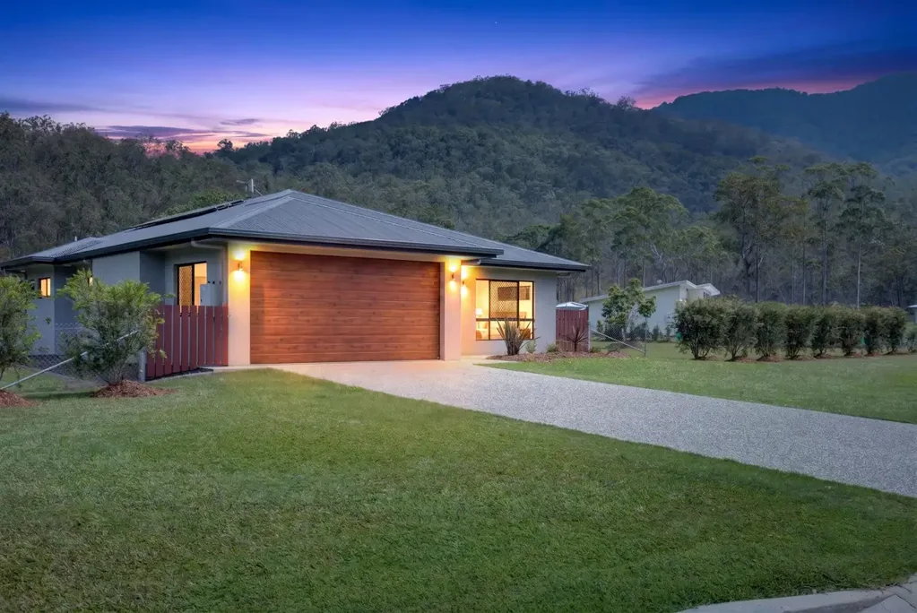 Carrington 4 Slaapkamer Modern Acreage Living | Quality Home | Huge Shed