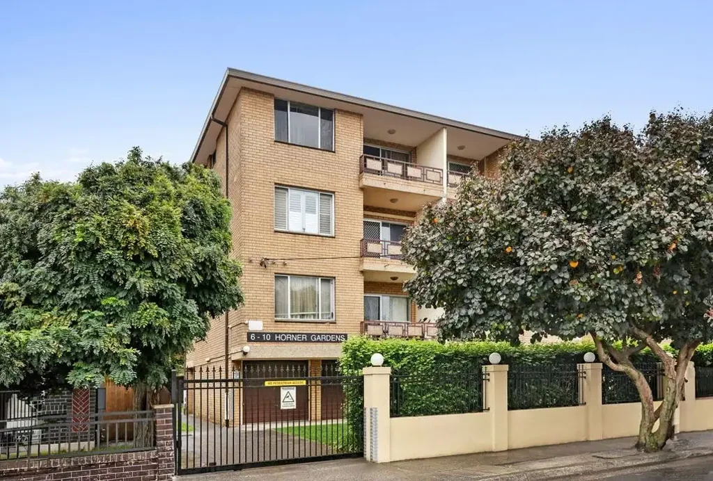 Freshly Updated Apartment Living in the Heart of Mascot