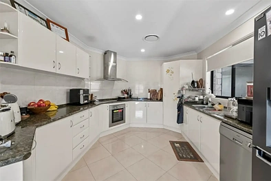 10 Haughton Street, Pacific Pines, QLD 4211, 4房, 2浴, House