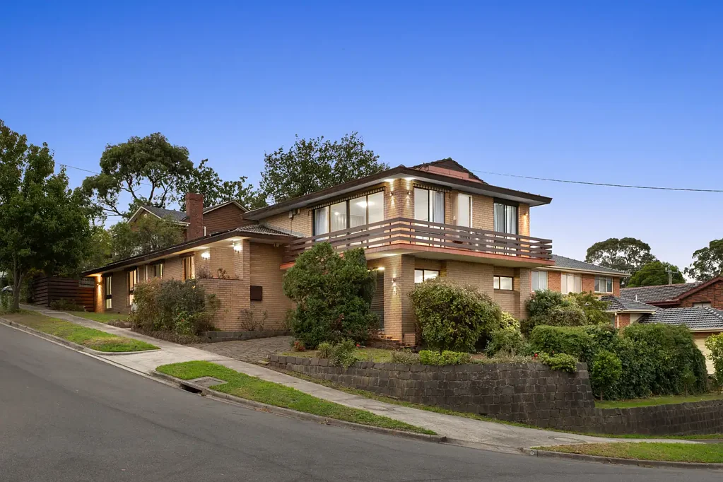 Doncaster 5 Bedroom Fully Renovated Family Entertainer with Breathtaking Views